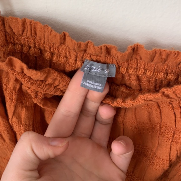 crop top - Picture 3 of 3